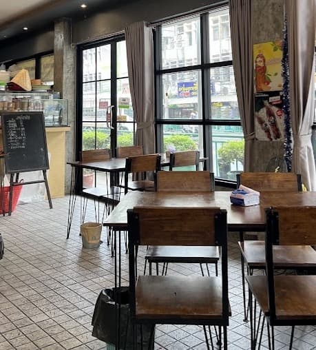 Mae Sinuan Isaan food and seafoodの店内席