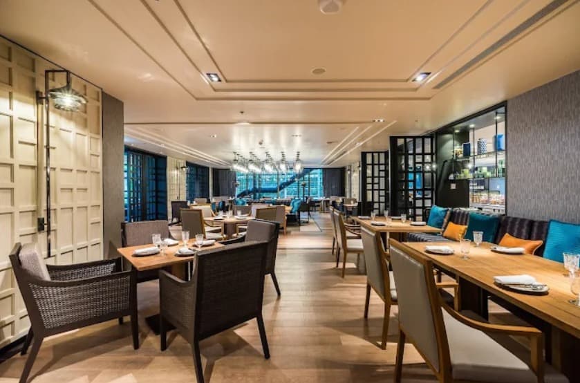 店内:現代的なラグジュアリーの空間のThe Siam Tea Roomのテーブル席