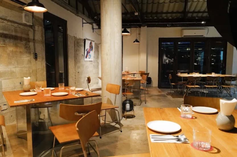 店内:一人でも入りやすいLobster Main Kitchenのテーブル席