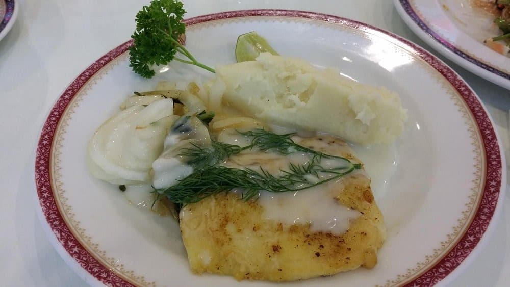 Took Lae Dee Restaurantの白身魚のグリルプレート