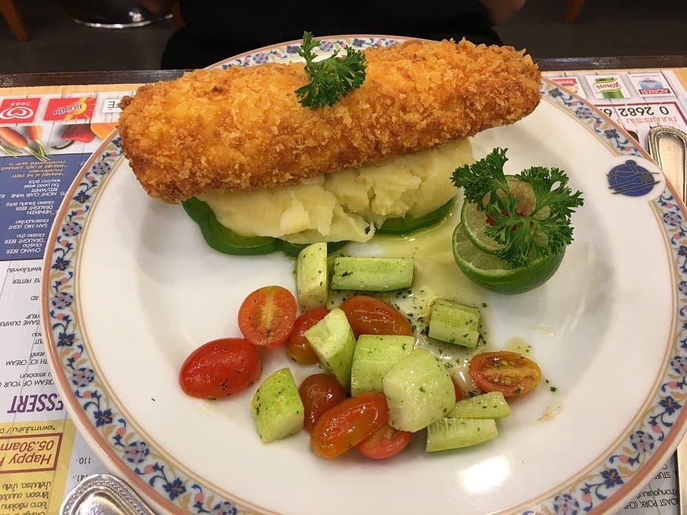 Took Lae Dee Restaurantのフィッシュフライプレート