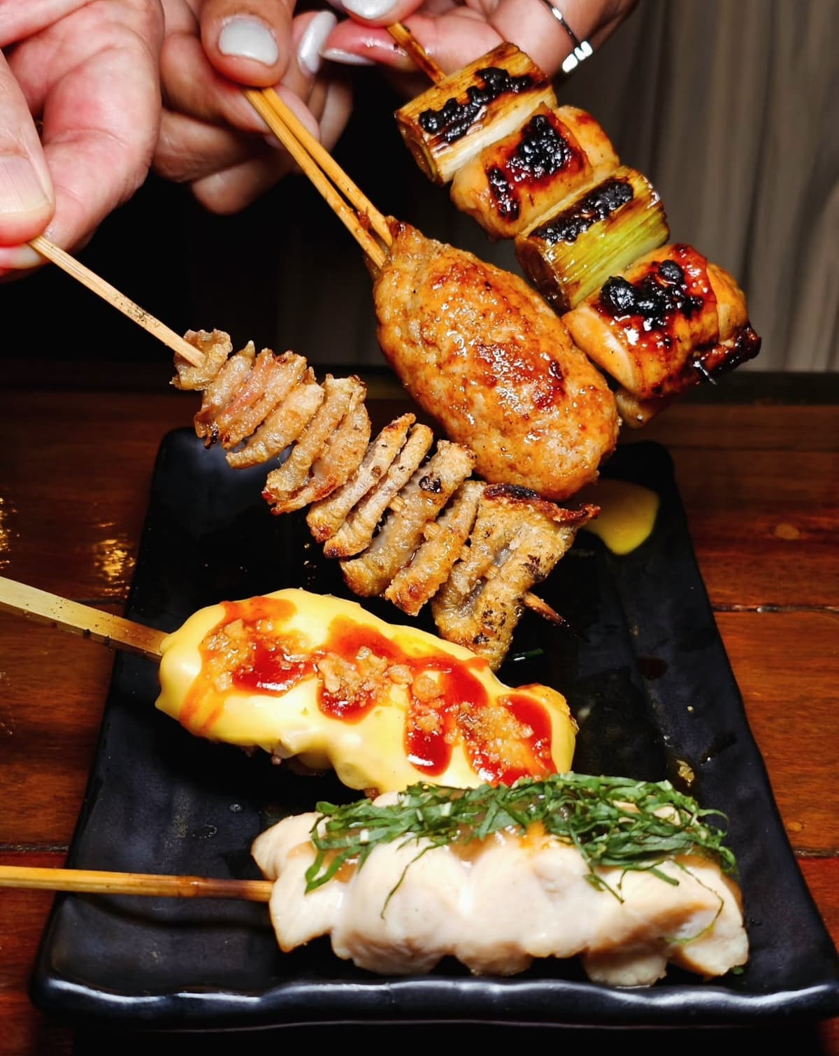 Teriyaki Bar Kelly'sの焼き鳥や串焼きの盛り合わせ