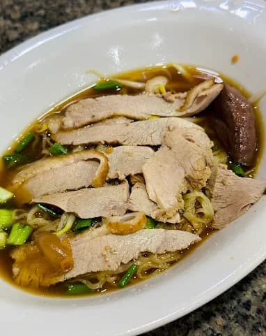 Buay Pochanaのアヒル肉入りバミー麺