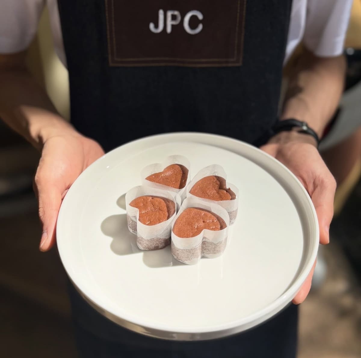 ハート型のチョコレートスイーツを提供するJapan Pastry Cafe