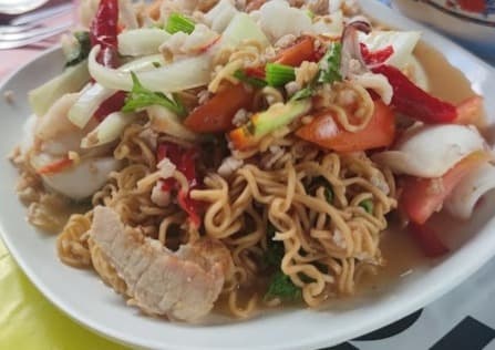 ラーン ソムタム パー・ブンの麵料理