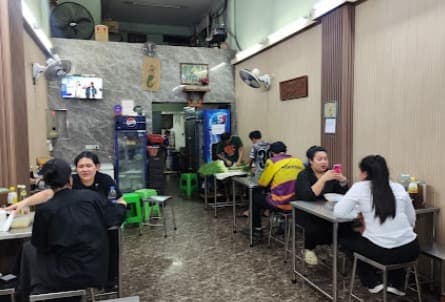 ジョークムーメースリーの店内