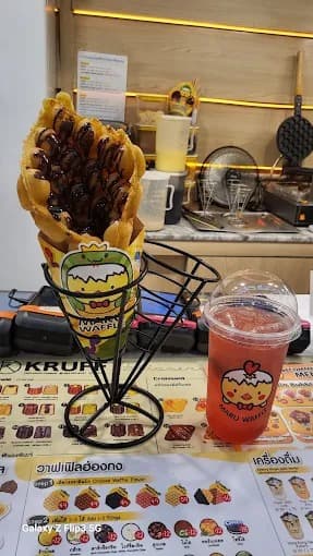 MARU WAFFLEのチョコレートワッフルとドリンク