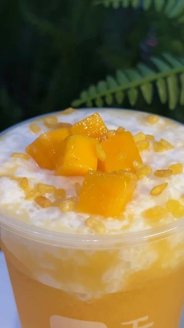 QQ Dessertのマンゴーをトッピングしたフルーツドリンク