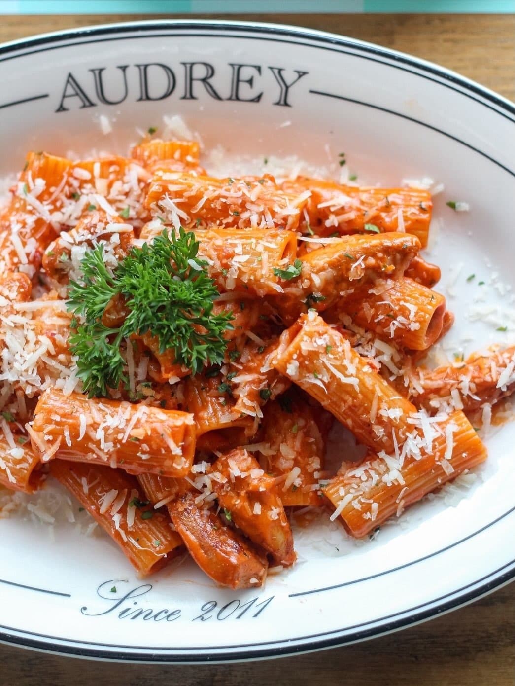 AUDREY CAFE & BISTROのトマトソースとチーズのリガトーニ