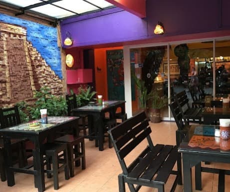 Tacos & Salsa Mexican Bar and Restaurantの店内