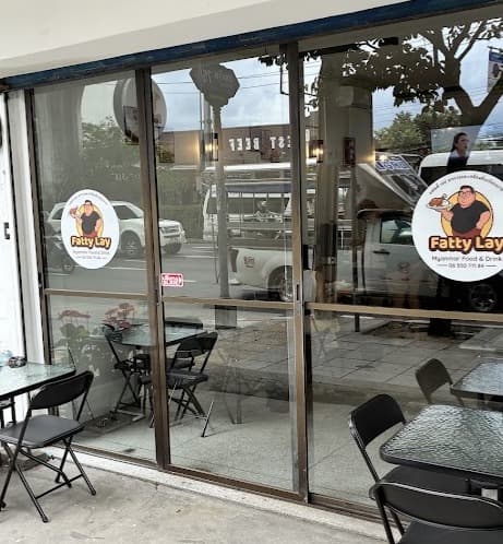 Fatty Lay Myanmar Food & Drinkの外観、テラス席