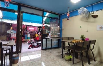 Laxmi celebrating of Myanmar foodの店内