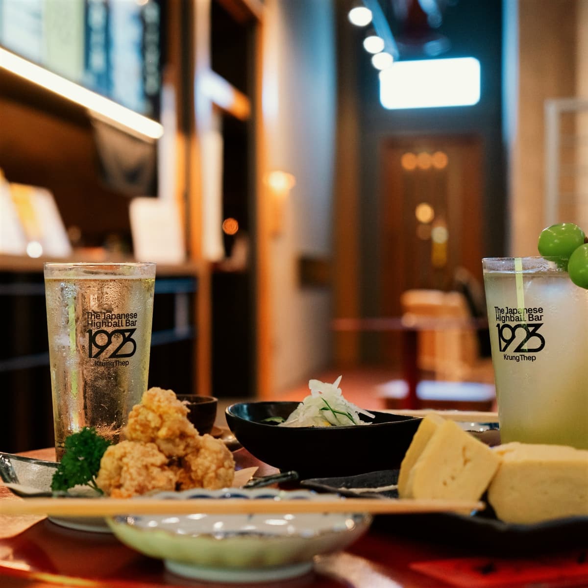 The Japanese Highball Bar 1923のハイボールと唐揚げ・玉子焼き
