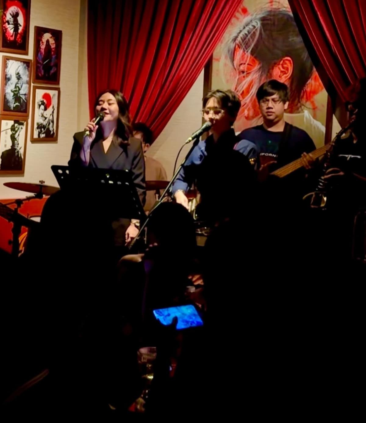店内で行われるライブミュージック|The bar at 9 Thonglor