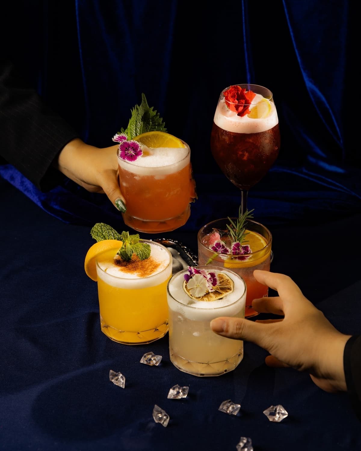 Octave Rooftop Lounge & Barの色鮮やかなカクテル5種