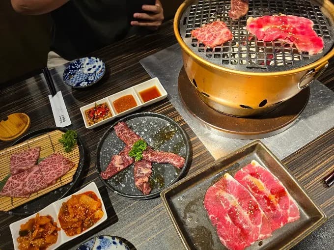 牛肉や豚肉を卓上ロースターで楽しむ焼肉|Nihon No Yakiniku(日本の焼肉)バンコク