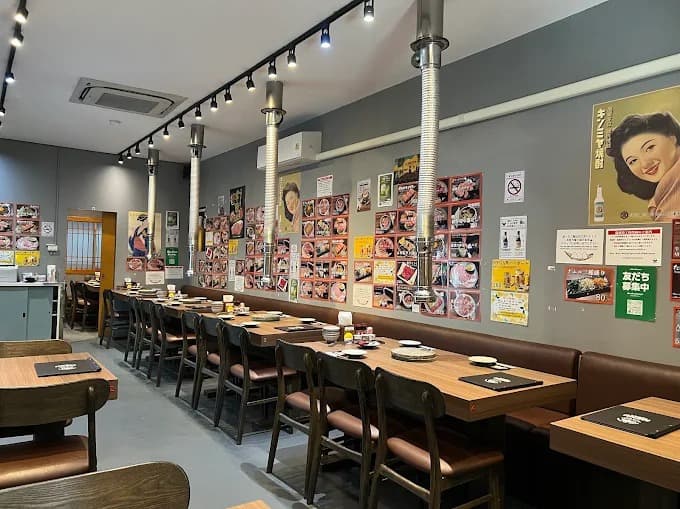 焼肉 お肉とごはん タニヤ店の店内とテーブル席