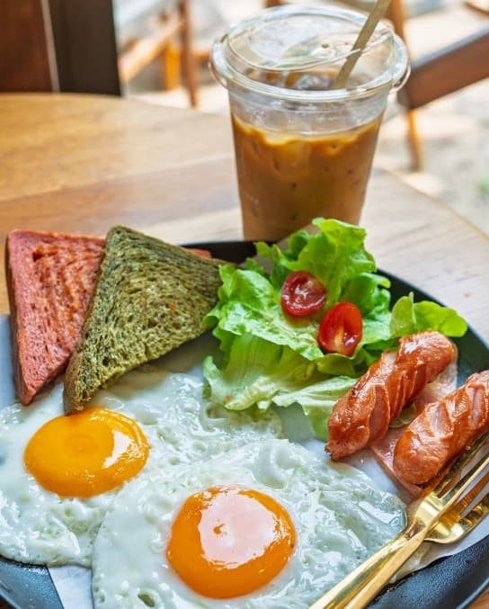 THE WOOD LANDのモーニングプレートとコーヒー